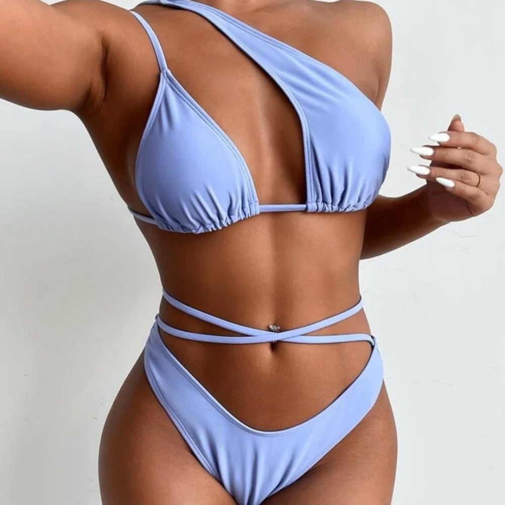 Plain lace up high cut bikini swimsuit.
